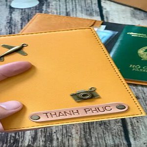 bao-dung-ho-chieu-passport-cover-khac-ten-chu-nhan